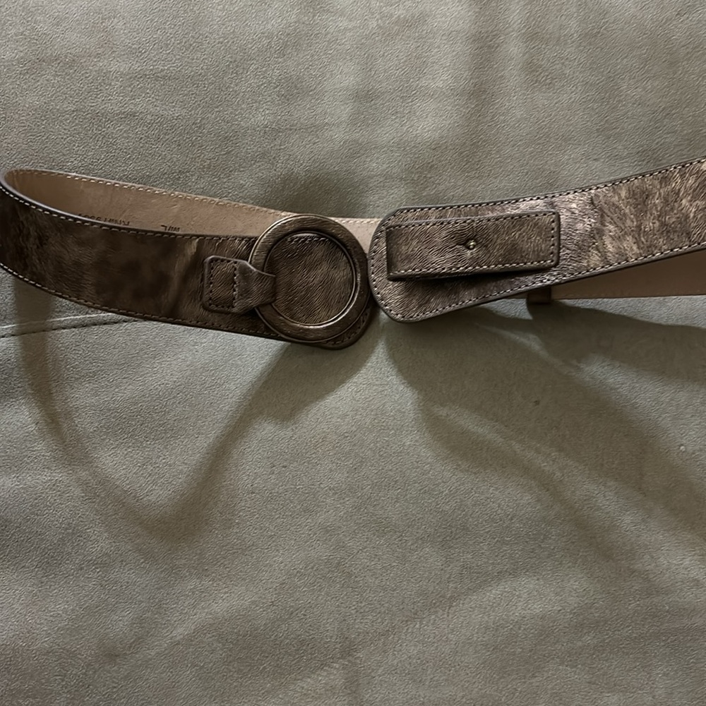 Women’s Chicos bronze metallic belt size M/L 41” long